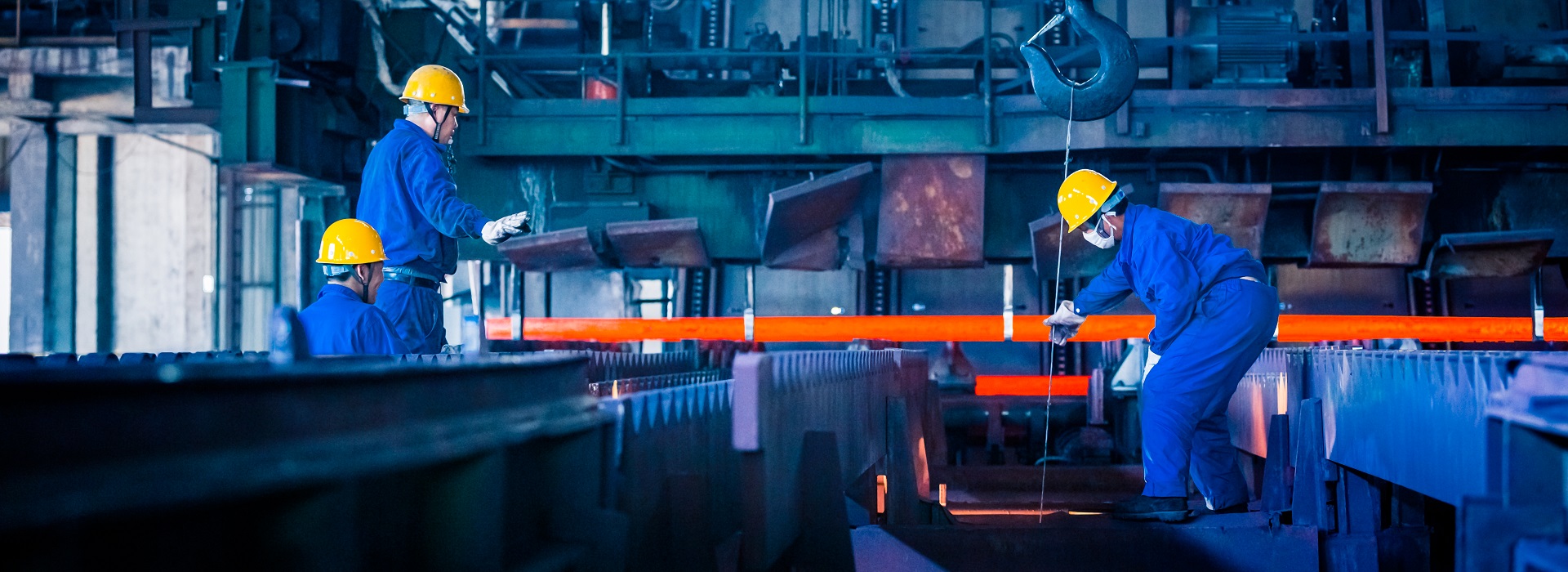 Dotaciones industriales Bogotá, overoles, botas Bedoya Publicidad